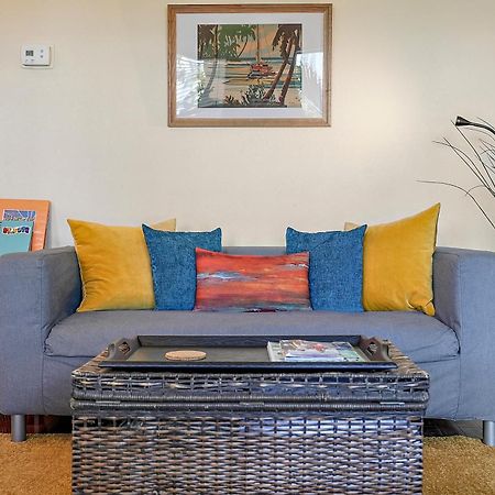 Вілла Wine-Dine-Sunshine Cozy Flat In The Heart Of Dtsp Сент-Пітерсбург Екстер'єр фото