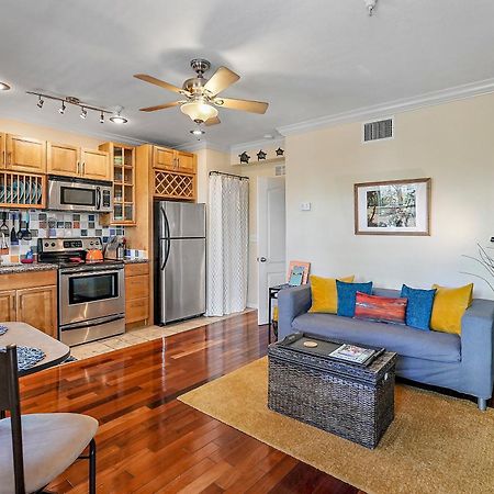 Вілла Wine-Dine-Sunshine Cozy Flat In The Heart Of Dtsp Сент-Пітерсбург Екстер'єр фото