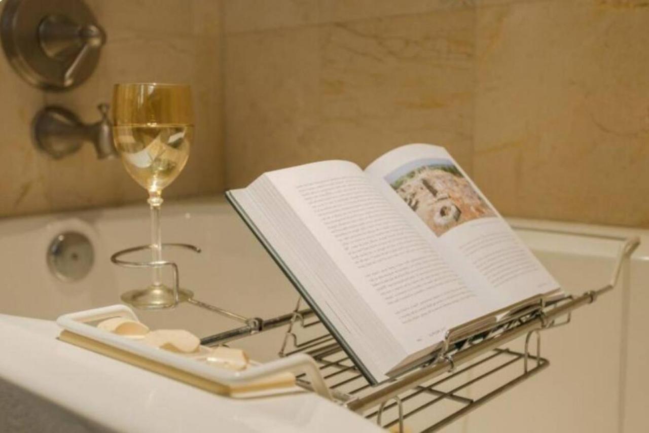 Вілла Wine-Dine-Sunshine Cozy Flat In The Heart Of Dtsp Сент-Пітерсбург Екстер'єр фото