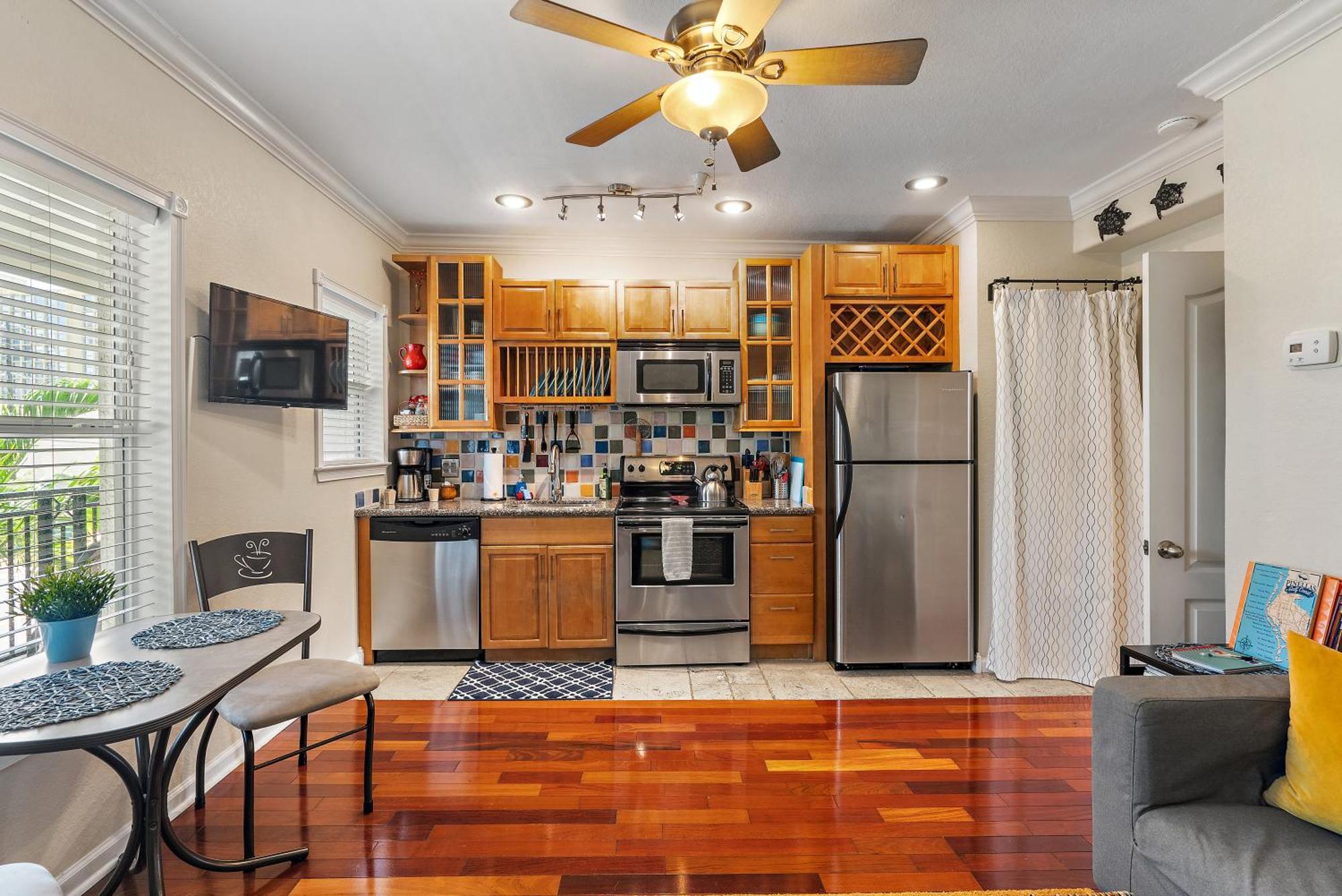 Вілла Wine-Dine-Sunshine Cozy Flat In The Heart Of Dtsp Сент-Пітерсбург Екстер'єр фото
